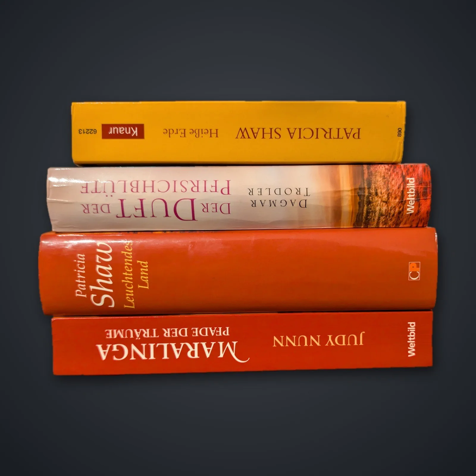 Australien-Saga – 4x Bestseller Buchpaket: Leuchtendes Land, Heiße Erde, Der Duft der Pfirsichblüte, Maralinga: Pfade der Träume – Bild 3